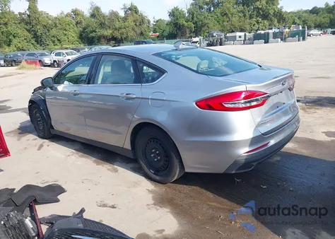 2020 Ford Fusion S z USA, uszkodzony, nr VIN 3FA6P0G76LR240253
